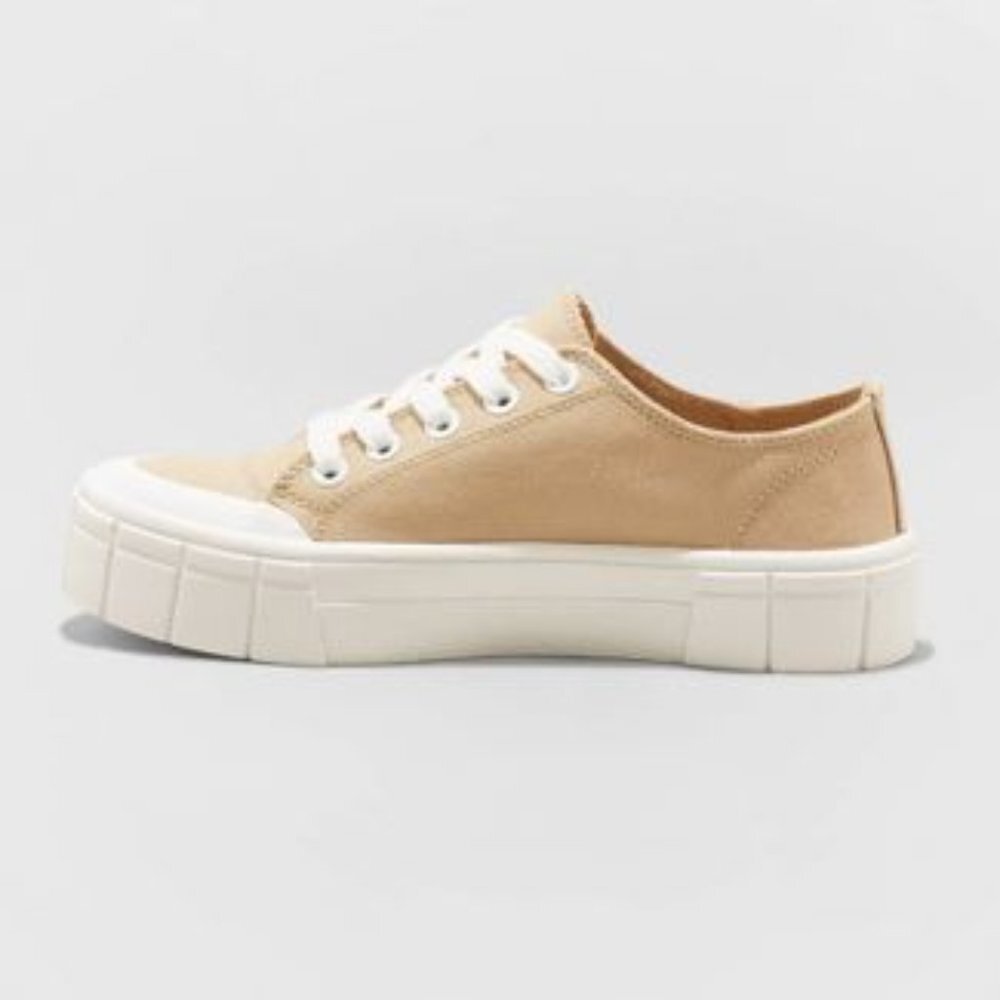 4. NWT Woman's Mad Fran Sneakers Size 9 - Picture 2 of 4